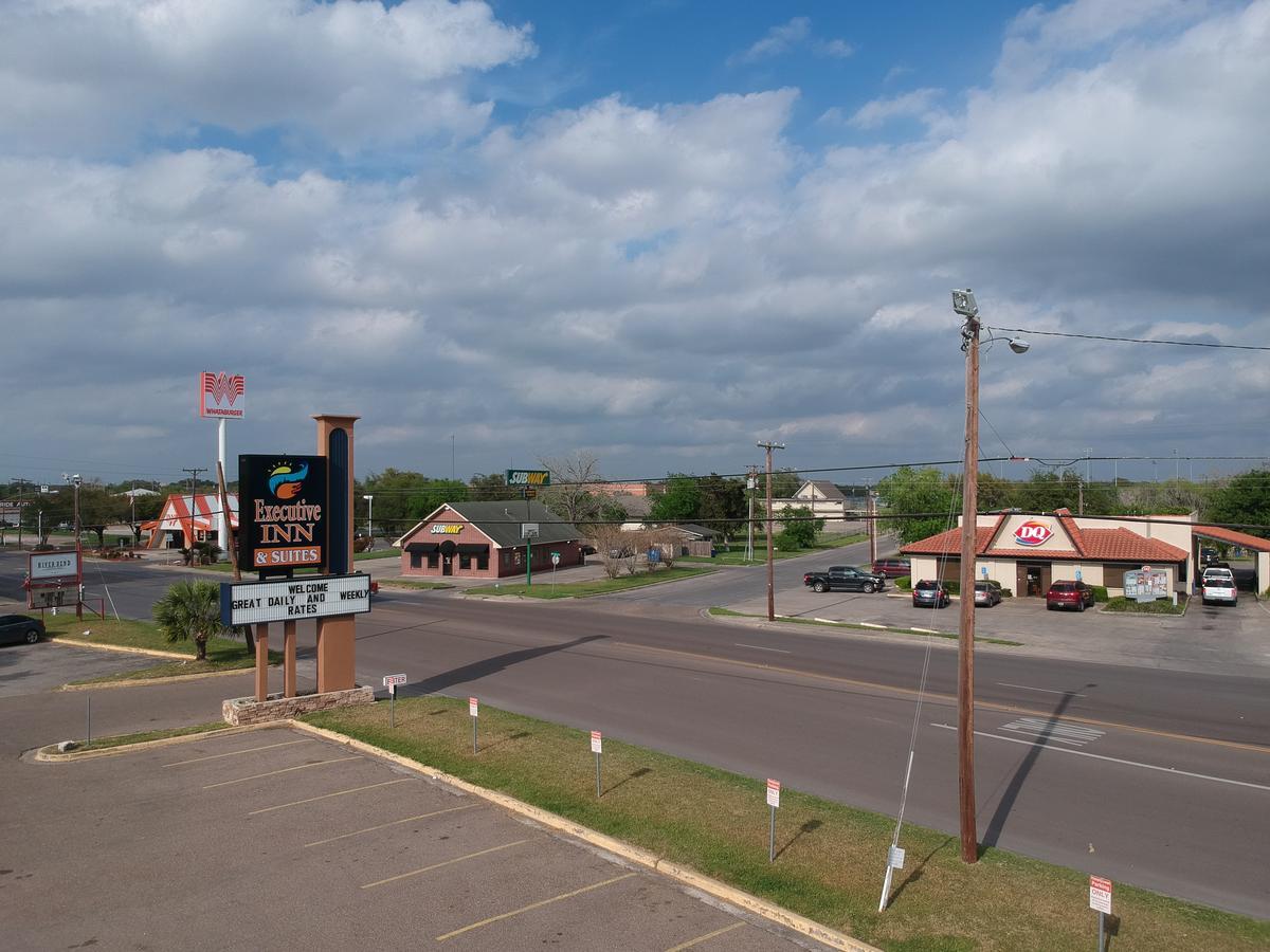 Executive Inn & Suites Beeville Εξωτερικό φωτογραφία